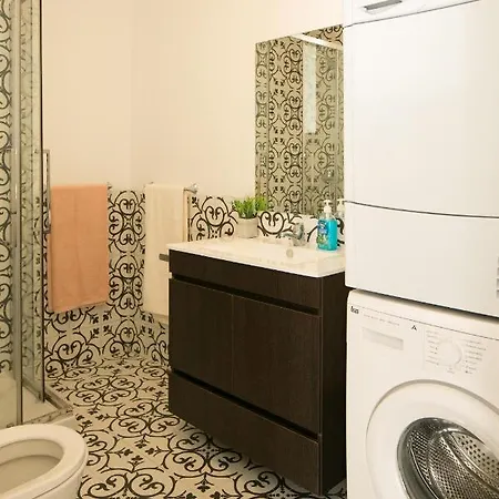 Bright And Spacious In Historic Neighborhood - Ttl269